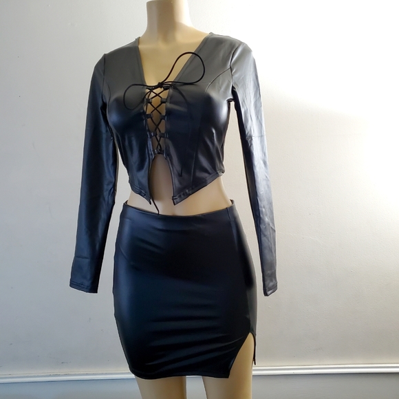 Ellie & Kate Dresses & Skirts - Vegan Faux Leather Mini Skirt Outfit